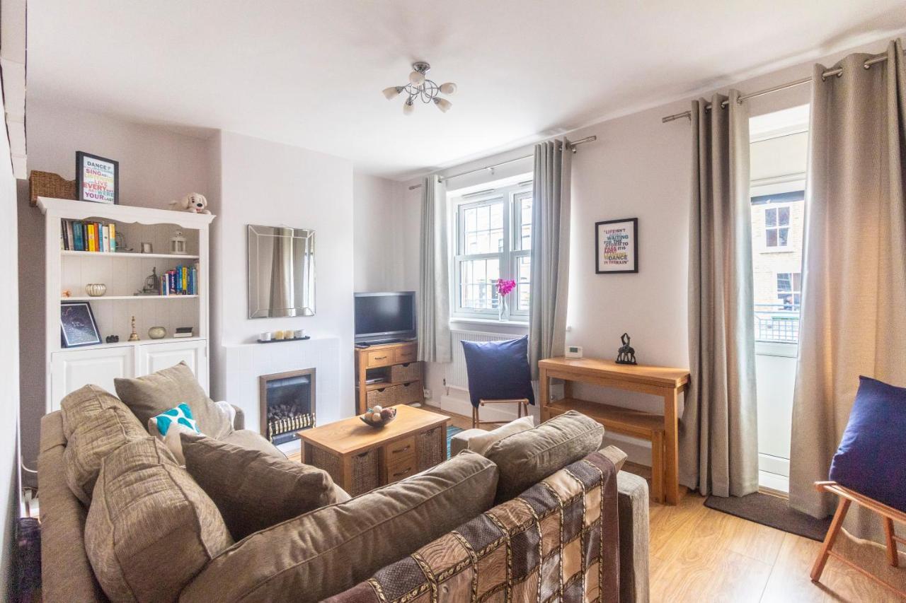 Modern & Cozy 1bdr Wexcellent Travel Links Londra